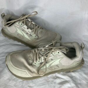 Altra Athletic Shoes in Light Gray and Cream